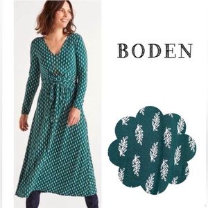 Boden Ferne Leaf Print Jersey Midi Dress in Forest Green - size (4L)